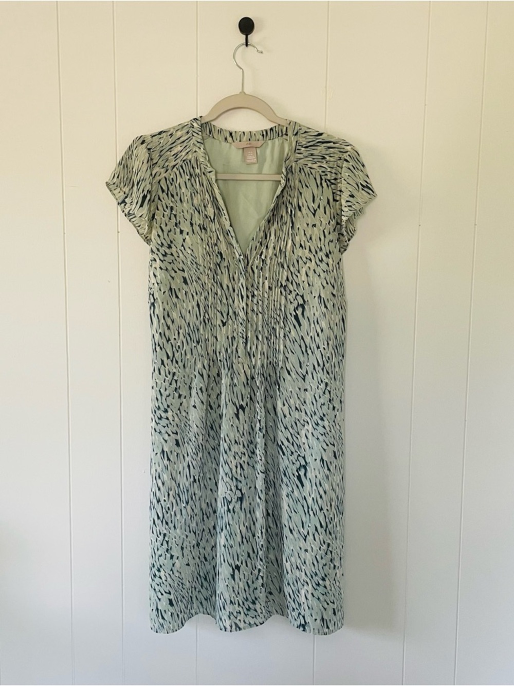 H&M Pale Green Printed V-Neck Midi Dress
